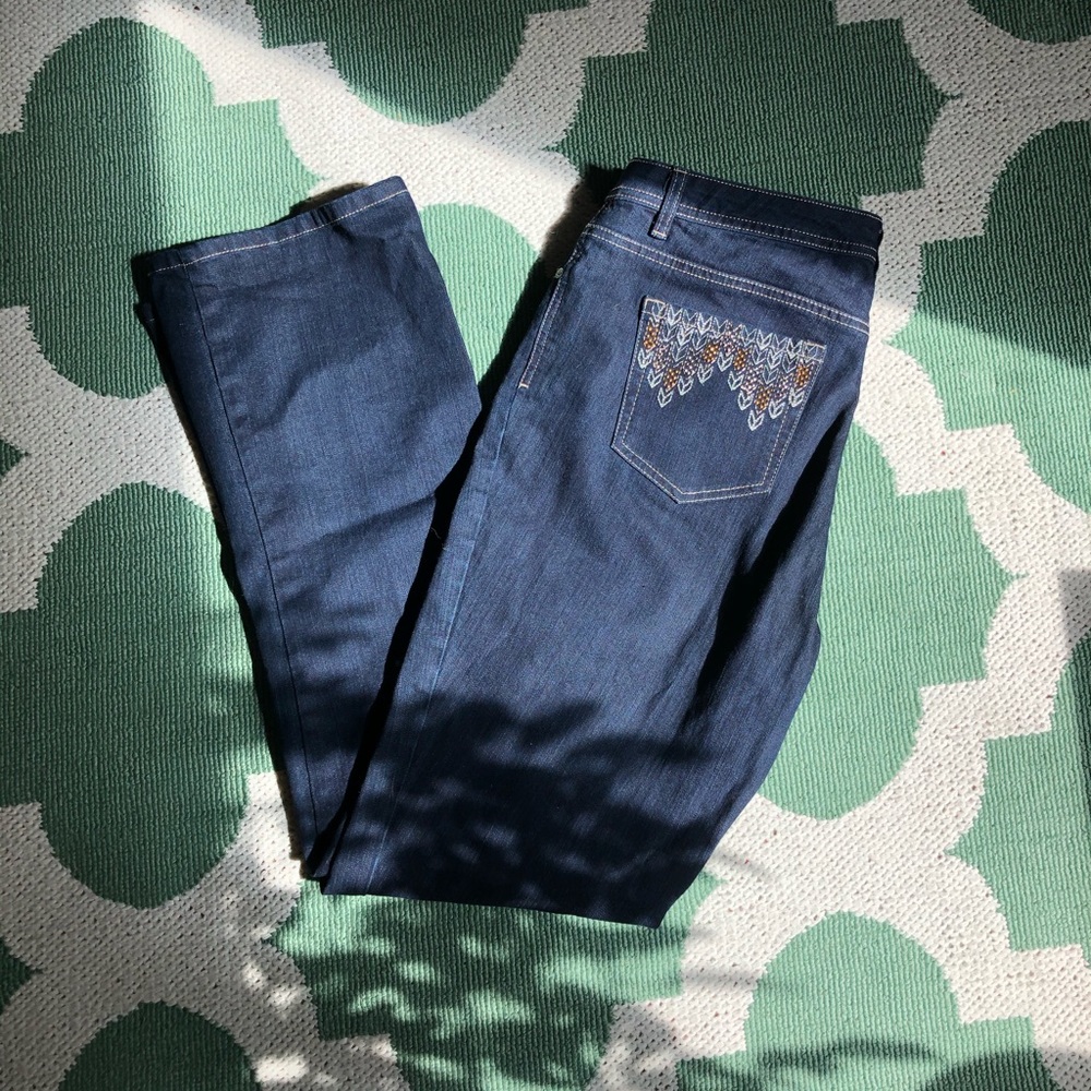 Jeans with bedazzled pockets